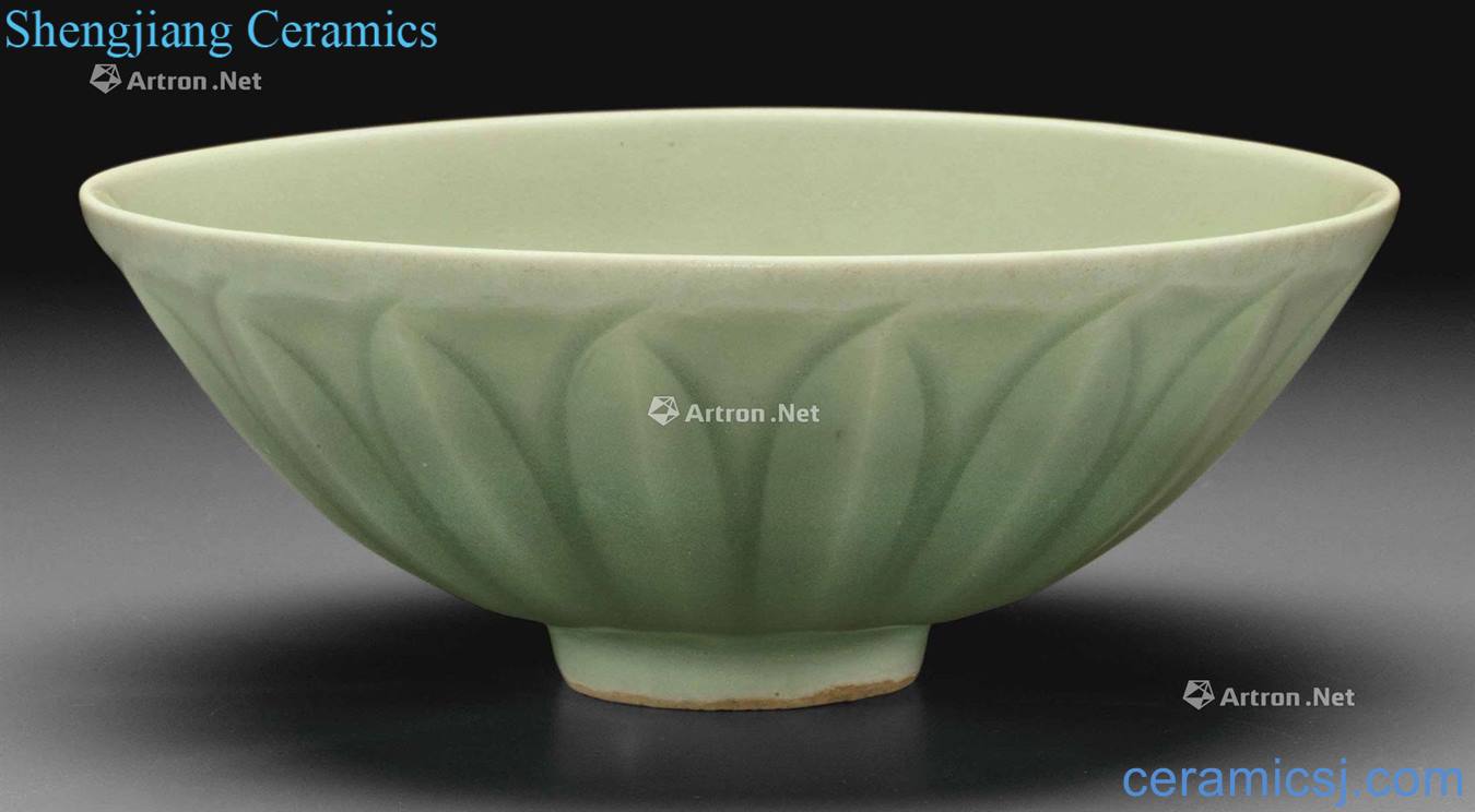 The song dynasty Longquan celadon glaze lotus grain 盌