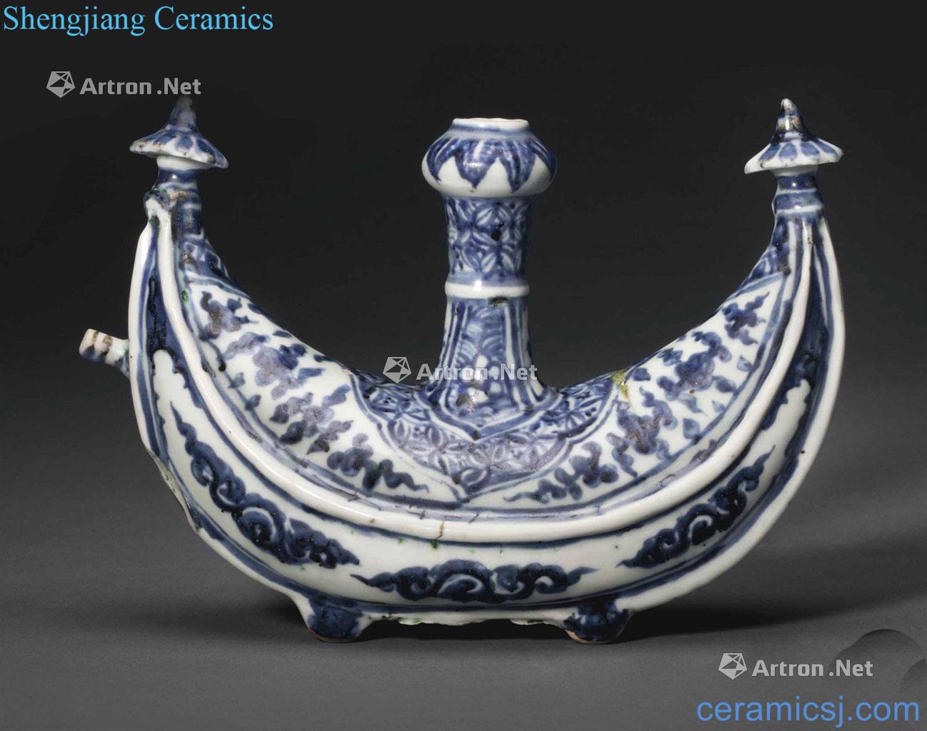 Late Ming dynasty in the 16th century export blue moire crescent flat pot