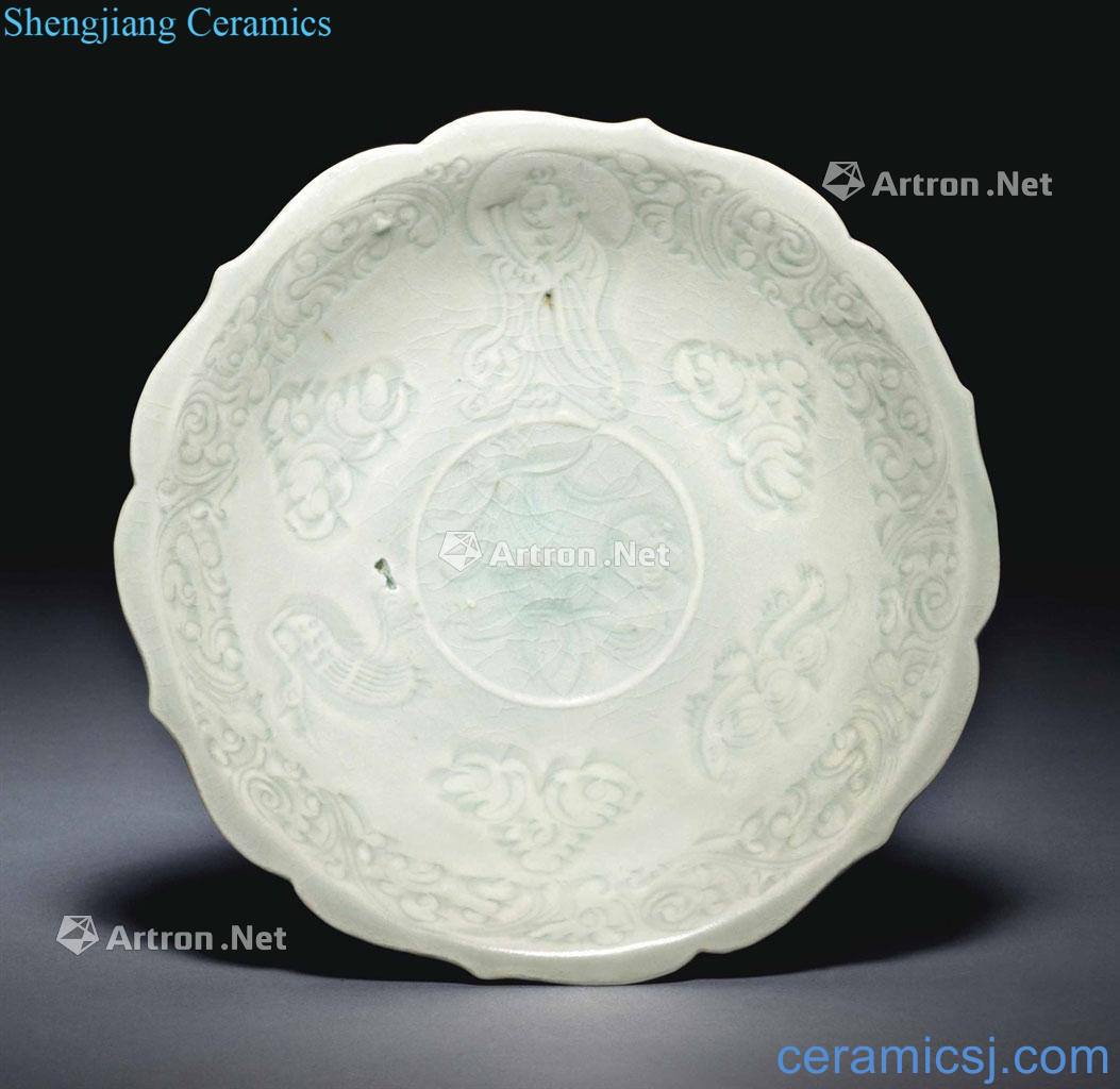The southern song dynasty/yuan Petals green white glaze immortal figure type plate