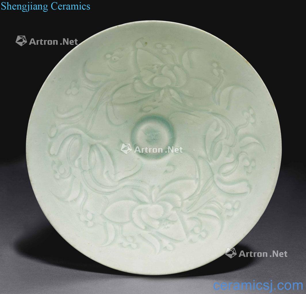 The southern song dynasty Green white glazed carved lotus pond algae grain 盌 dai li