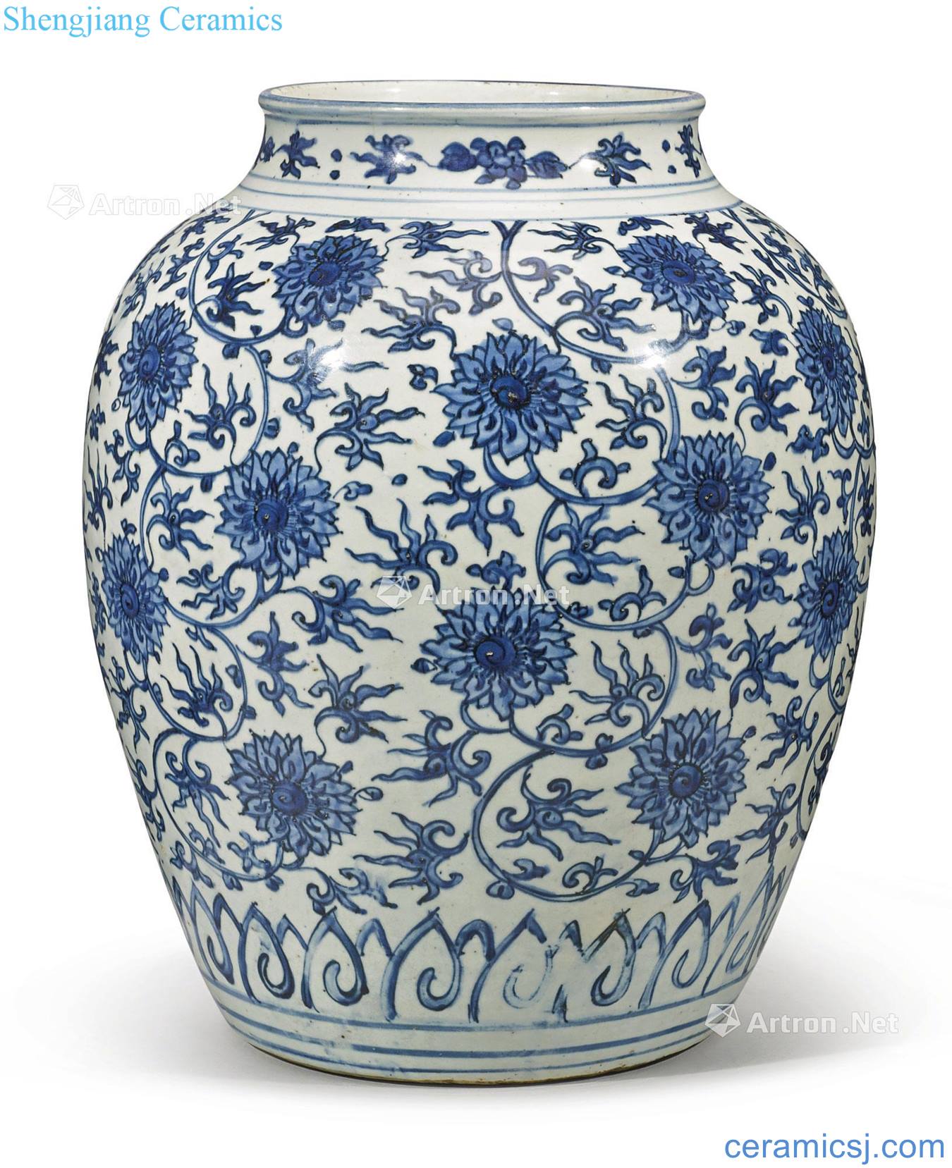 The late Ming dynasty Blue and white lotus flower grain tank