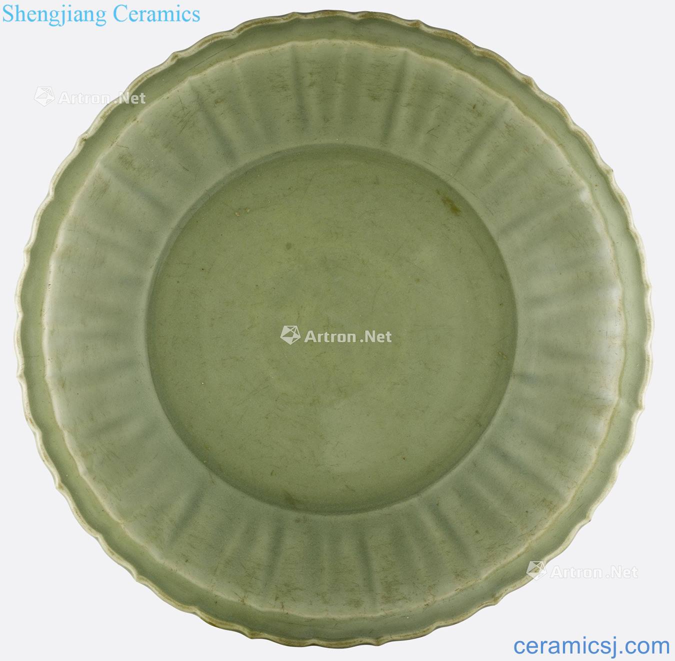 Yuan and early Ming/14 or 15 century Longquan celadon glaze ling mouth album