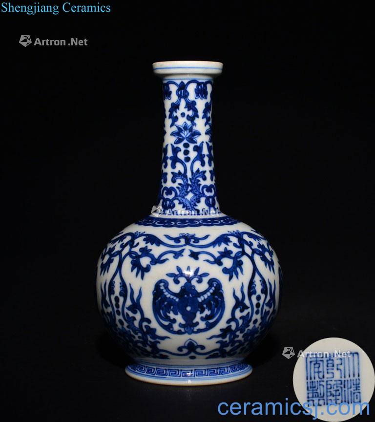 The QING DYNASTY A BLUE AND WHITE VASE