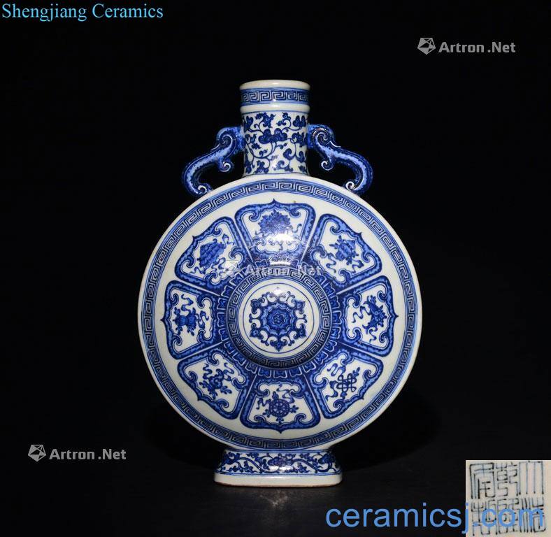 The QING DYNASTY A BLUE AND WHITE MOONFLASK