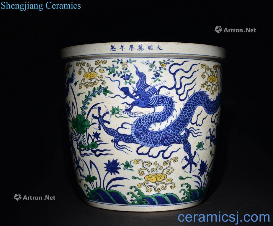 MING DYNASTY A LARGE WUCAI DRAGON FISH JAR