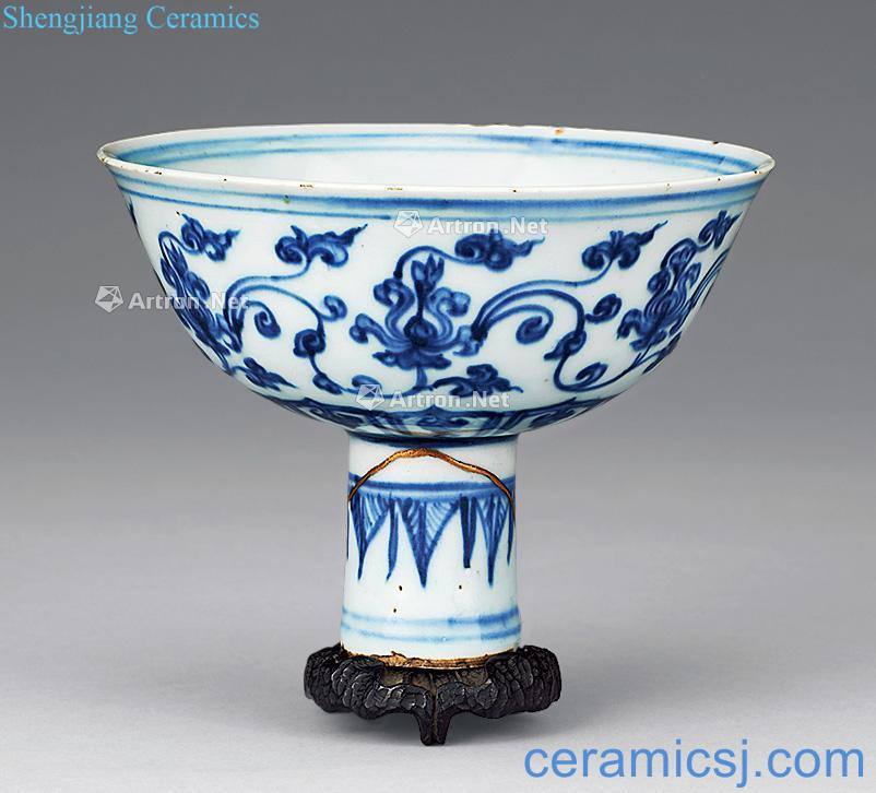 Ming Blue and white branch lines footed bowl