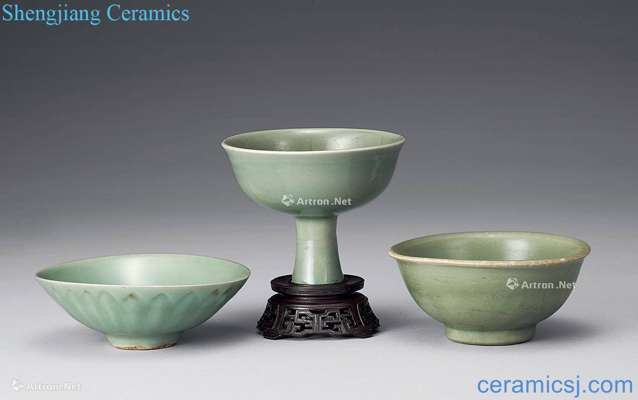Ming dynasty celadon footed cup, etc. (3)