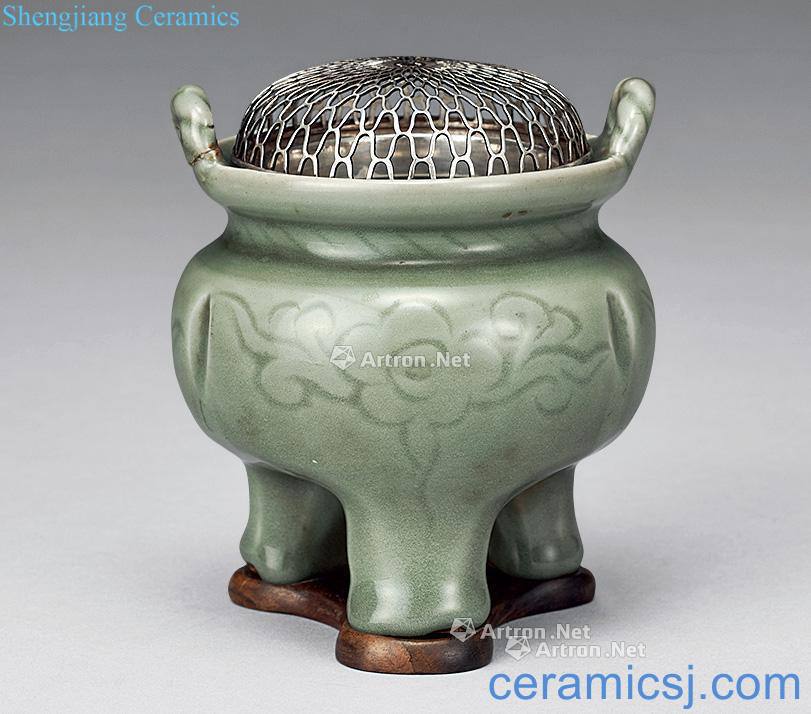 Ming Three feet furnace celadon carved decorative pattern