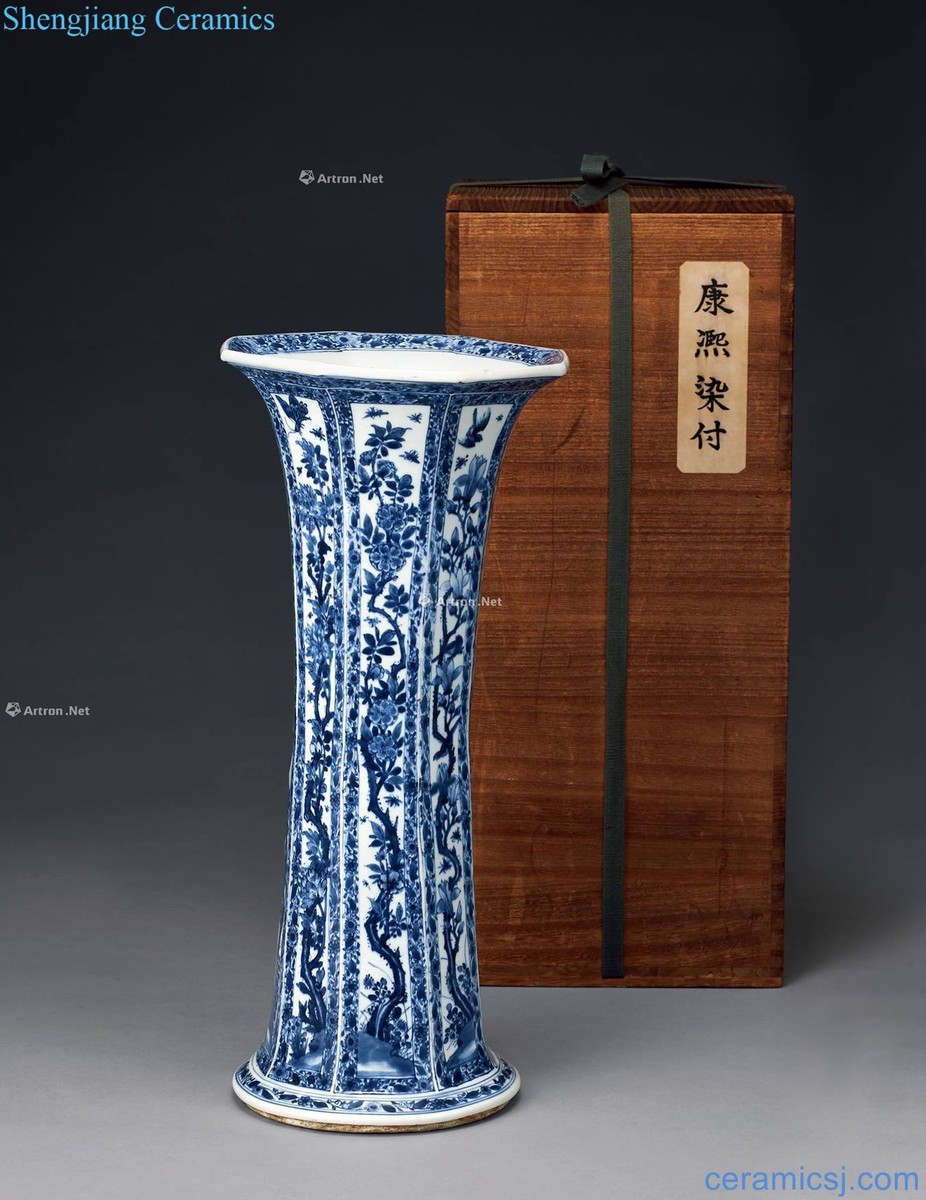 qing Blue and white flowers vase with butterfly figure