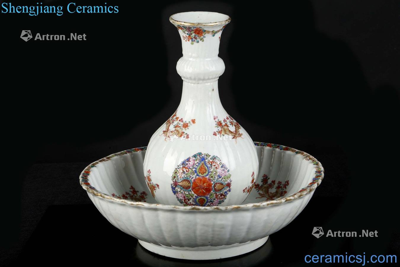 In the qing dynasty qianlong enamel kettle and the pot
