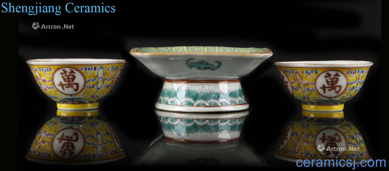 Qing dynasty famille rose bowl (a) and flower grain shallow bowl
