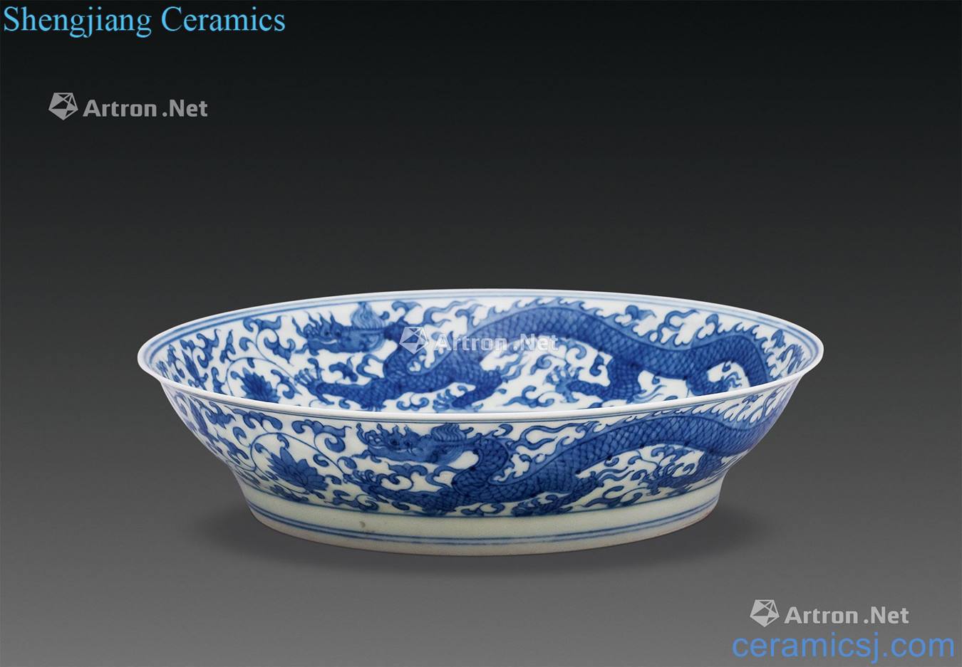 Ming chenghua Blue and white dragon disc