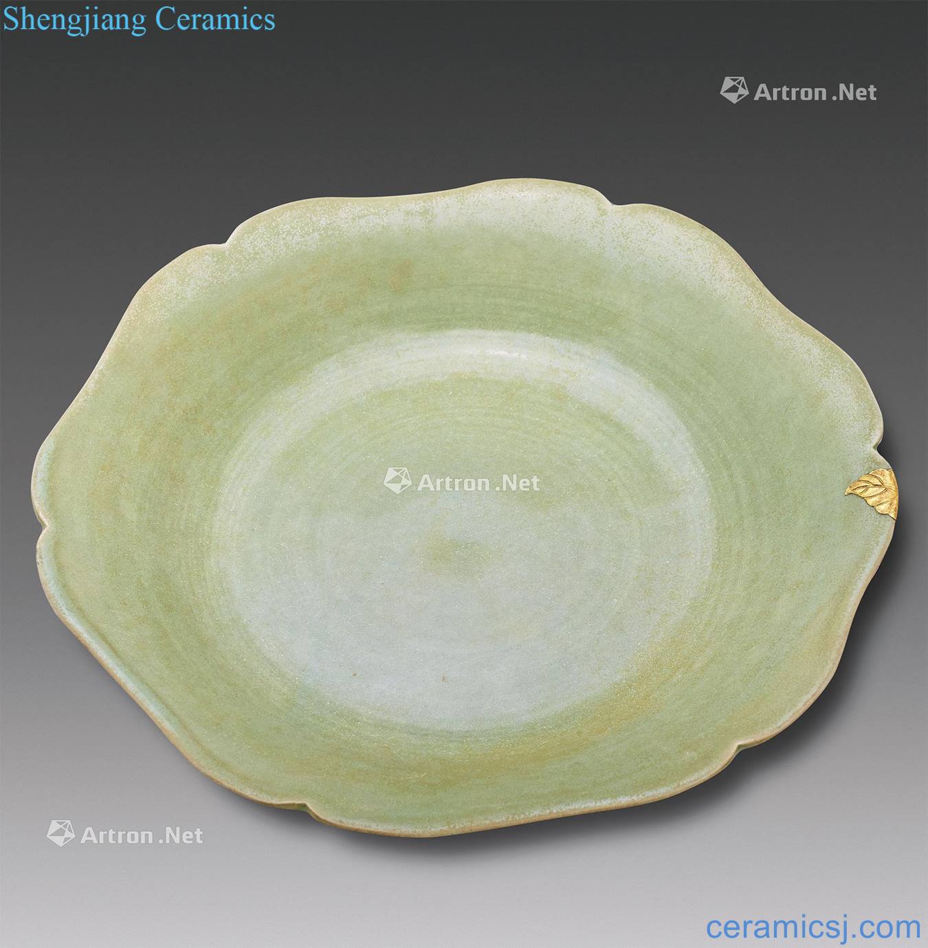 The tang dynasty Six petals mouth inside concave bottom secret color porcelain