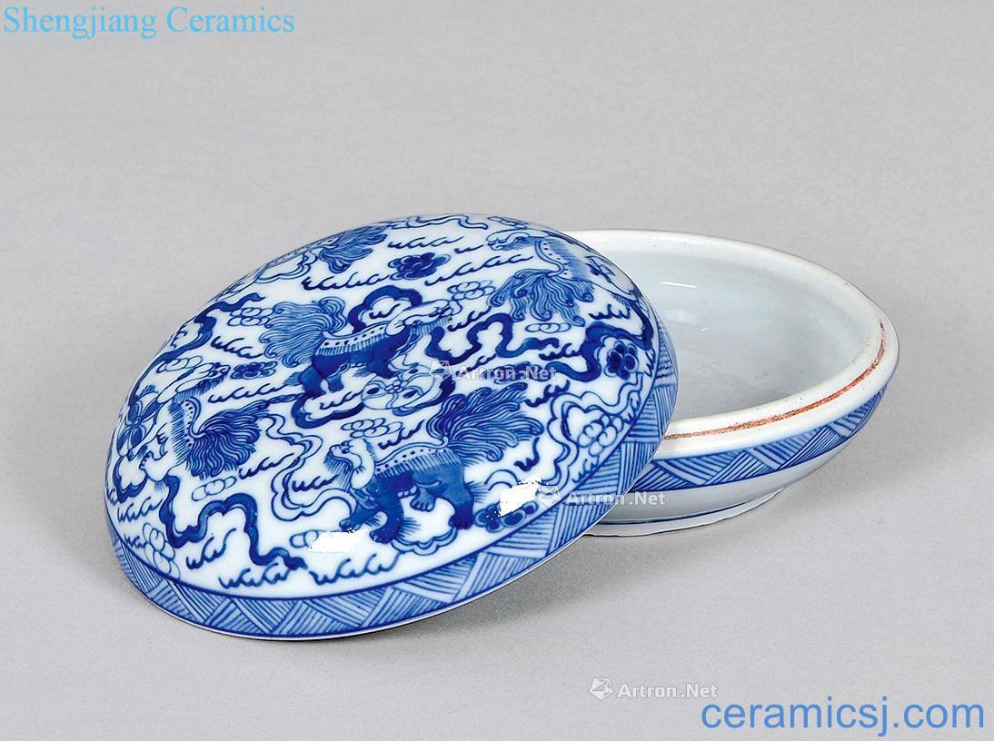 The qing emperor kangxi Blue and white lion play ball seal box