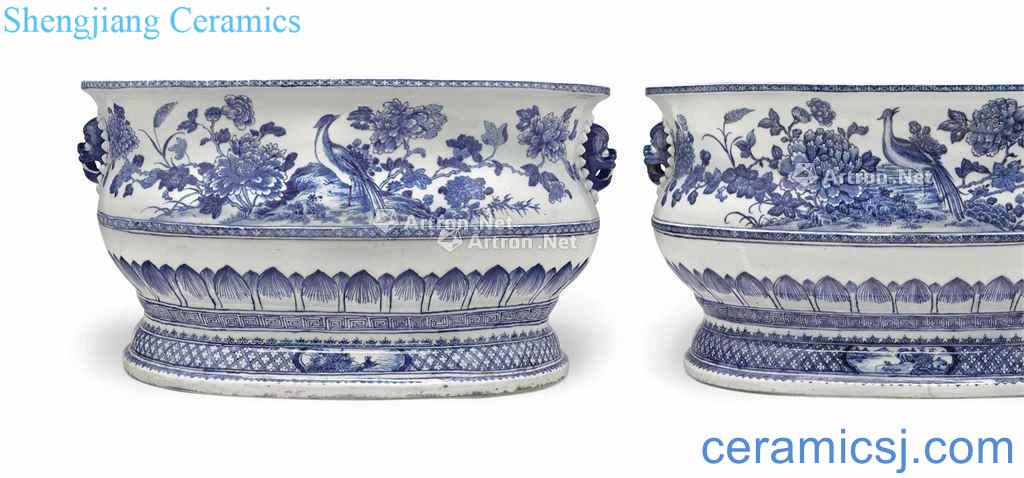 The 18th century, A VERY LARGE PAIR OF BLUE AND WHITE CISTERNS