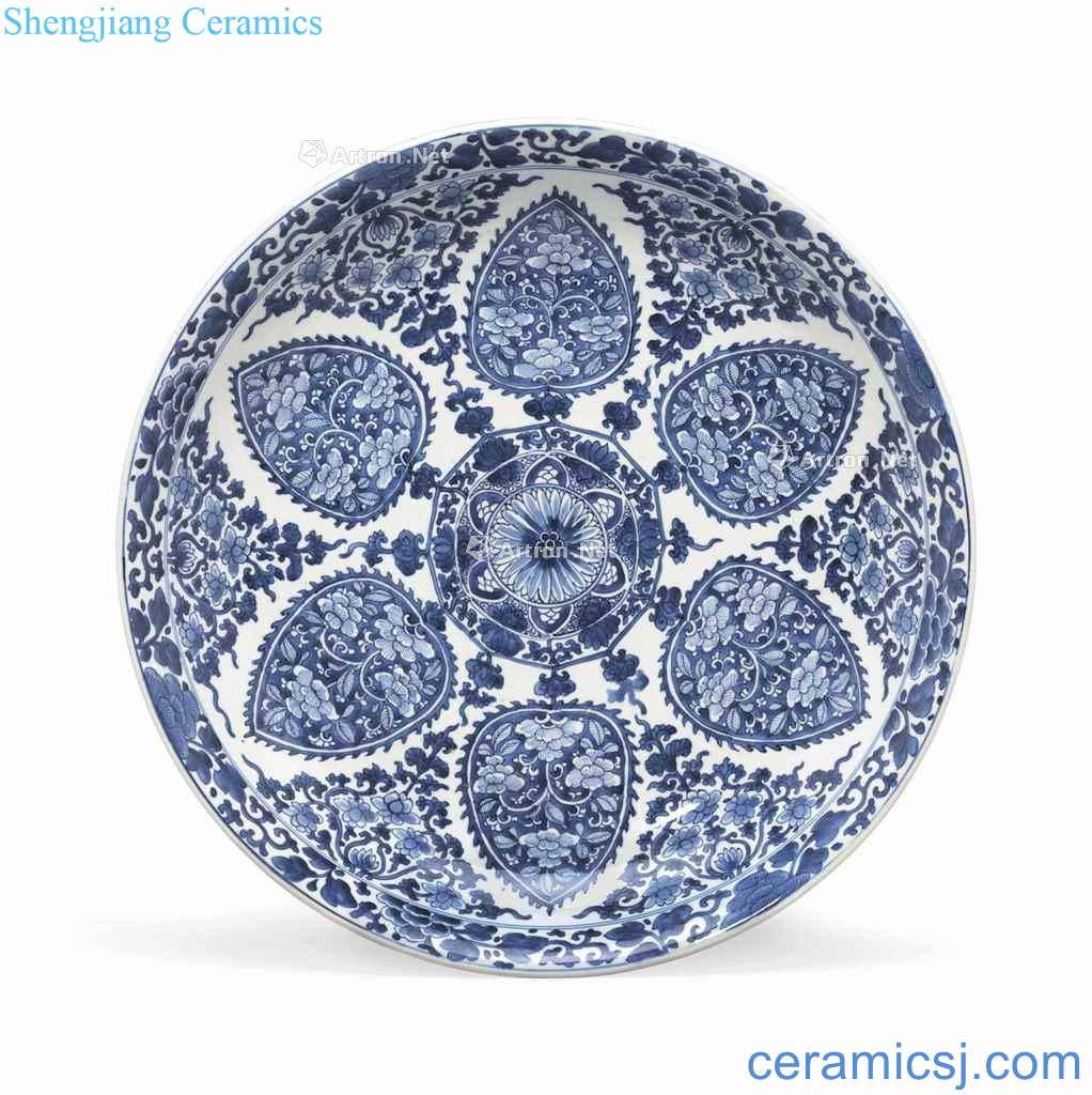 Kangxi period (1662-1722), A VERY LARGE BLUE AND WHITE DISH