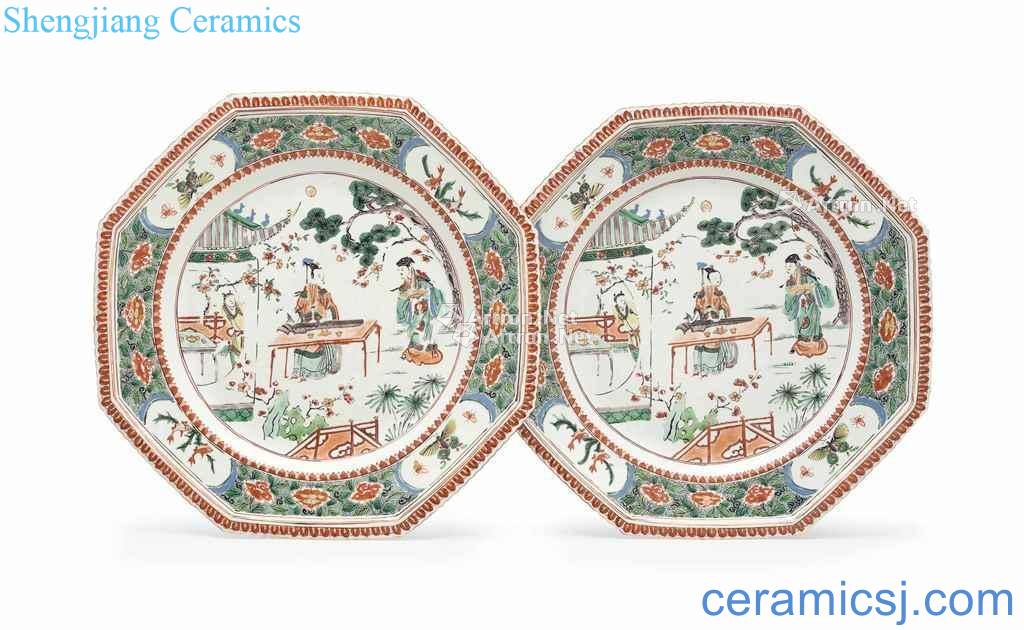 Kangxi period (1662-1722), A PAIR OF FAMILLE VERTE OCTAGONAL CHARGERS