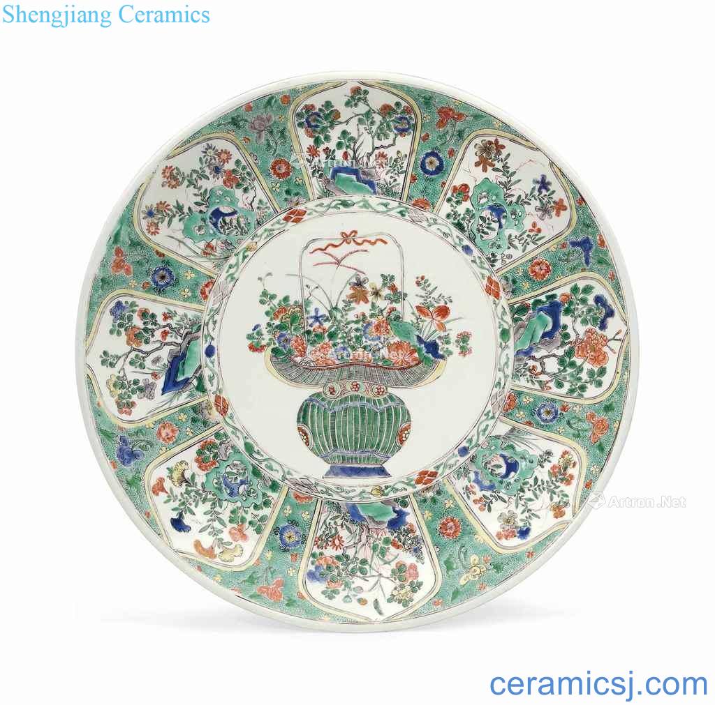 Kangxi period (1662-1722) A FAMILLE VERTE CHARGER