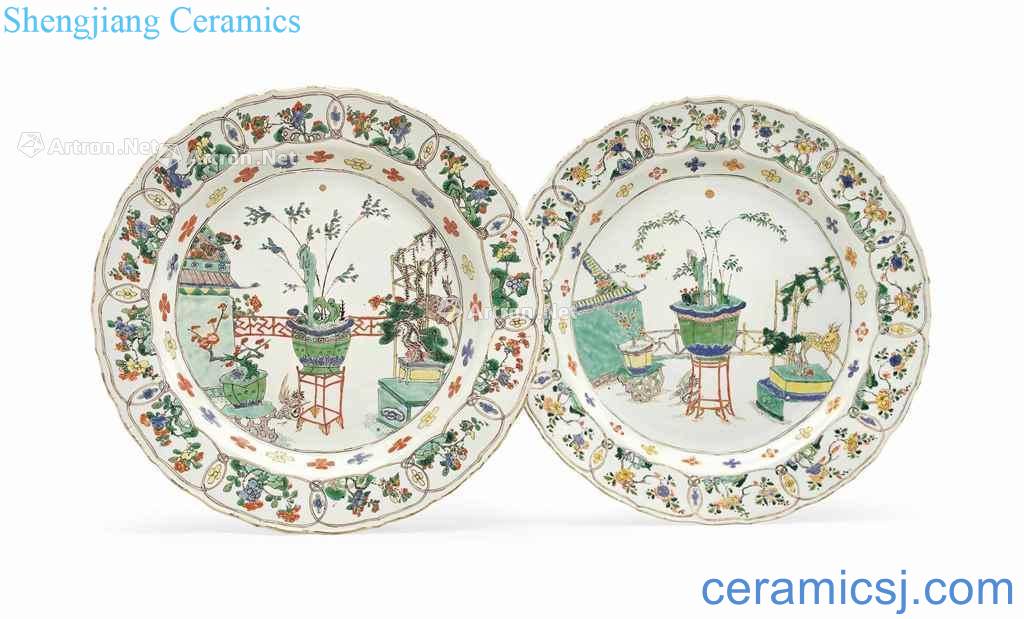 Kangxi period (1662-1722), A PAIR OF FAMILLE VERTE CHARGERS