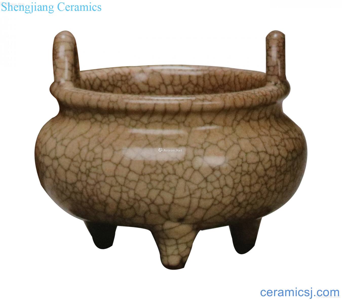 The elder brother of the glaze ears furnace with three legs