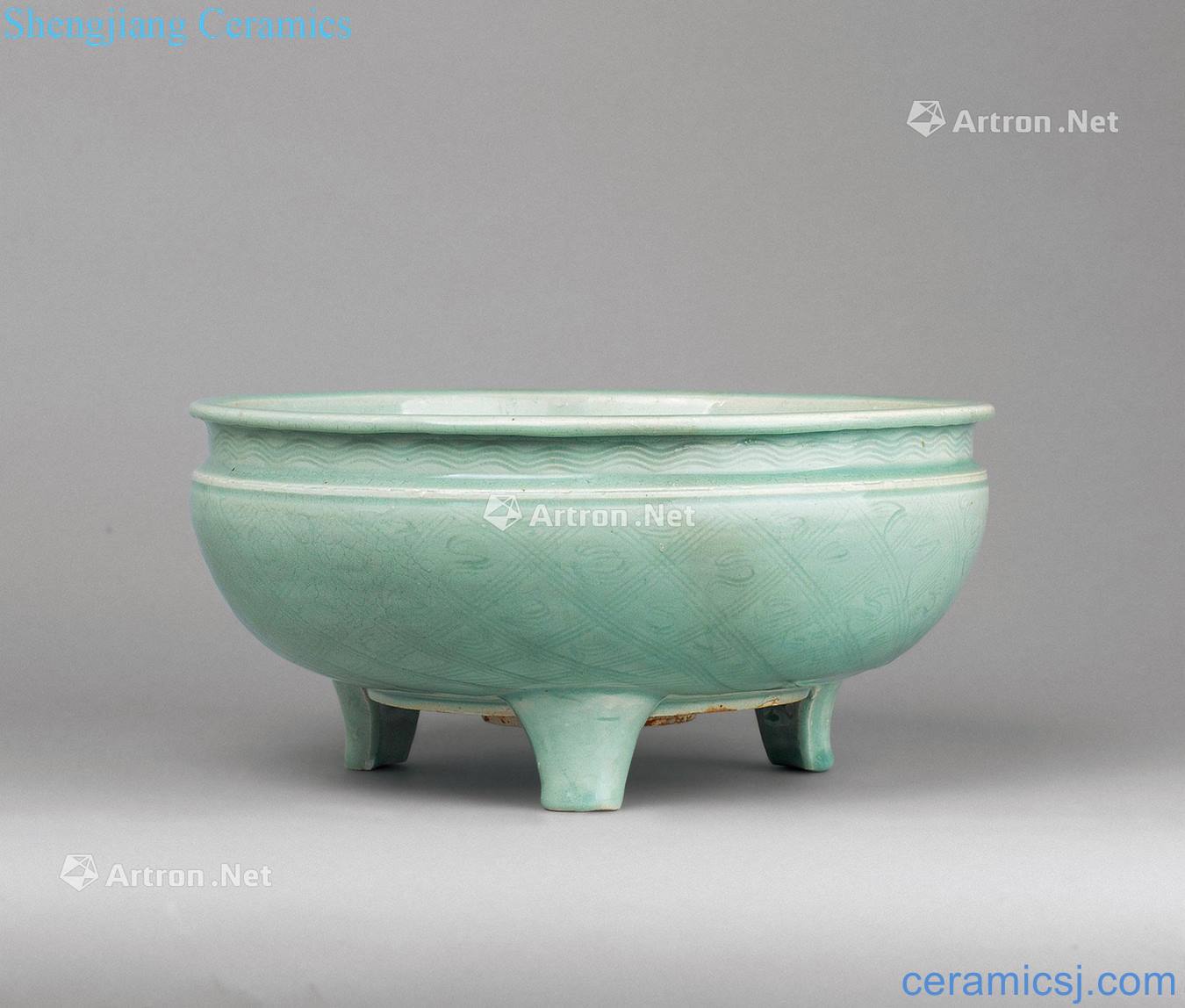 In the Ming dynasty Longquan celadon seats grain three-legged censer