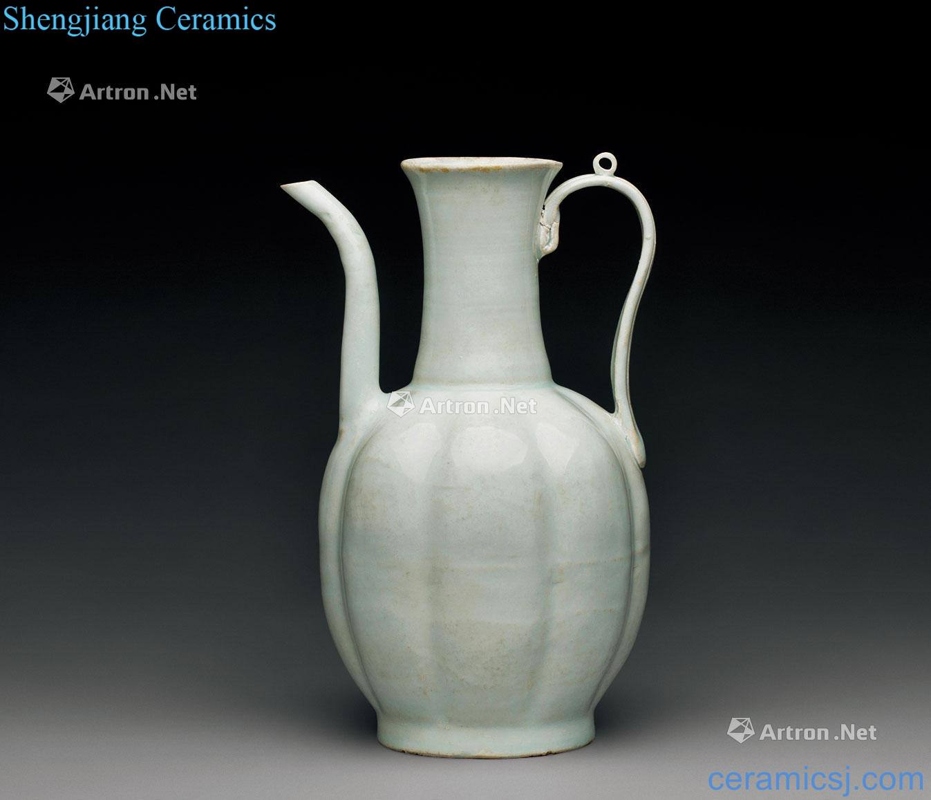 The song dynasty qing ewer