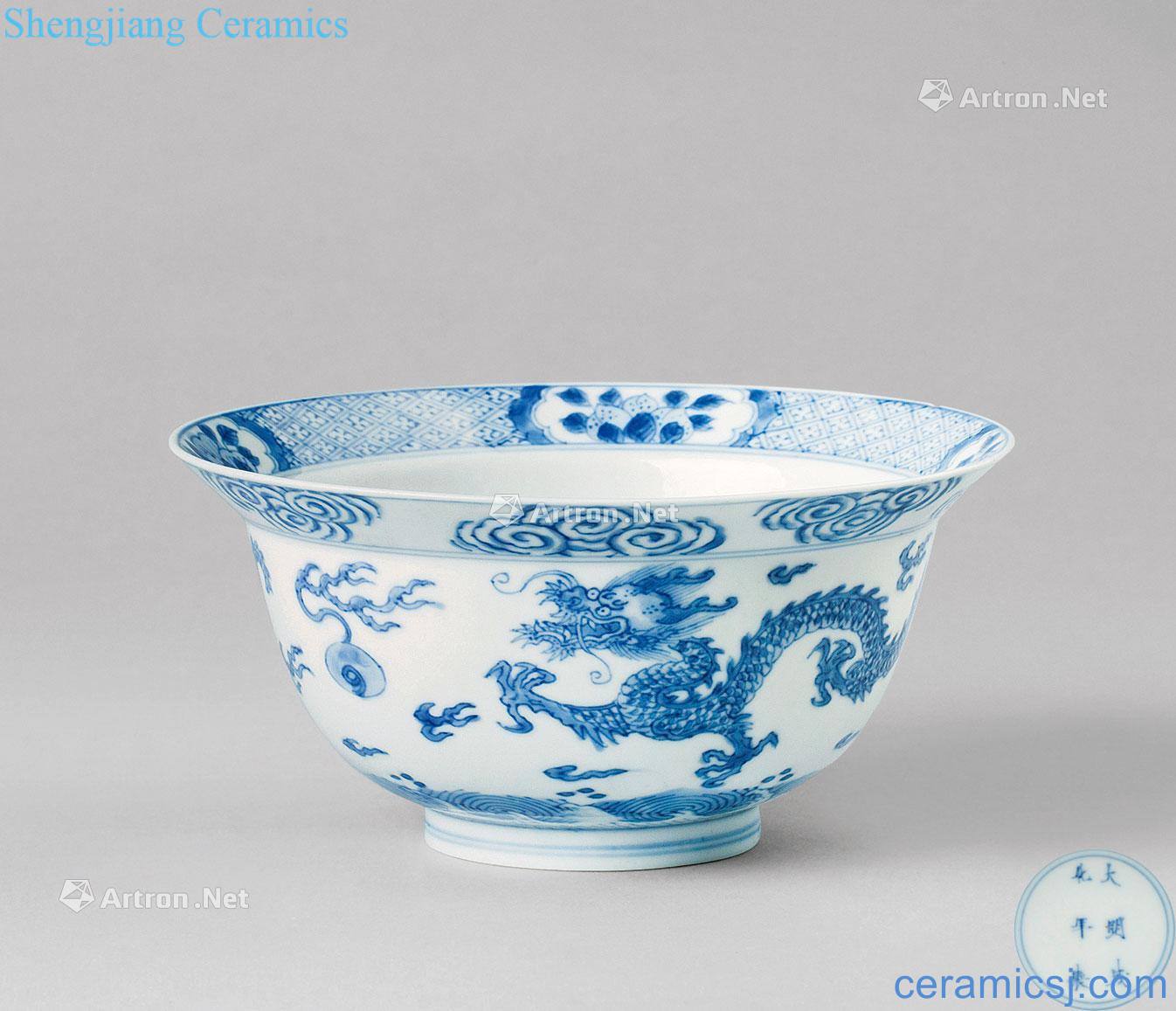 In the qing dynasty Blue and white praised wen mouth bowl