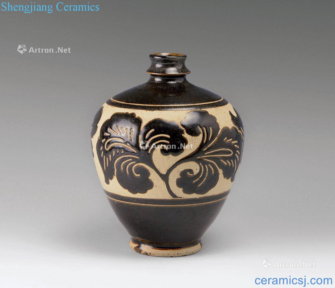 Yuan dynasty magnetic state kiln carved flower grain DuLu bottle