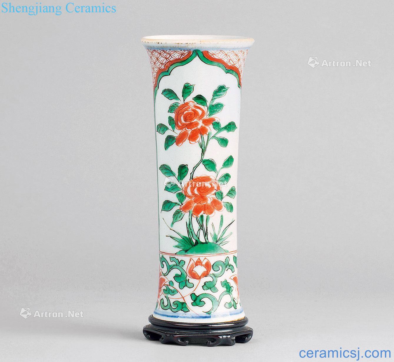 In the qing dynasty Colorful lines flower vase with flowers