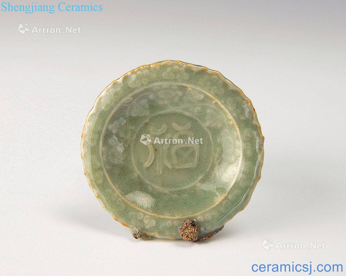 In the Ming dynasty Longquan celadon everyone grain smoke plate