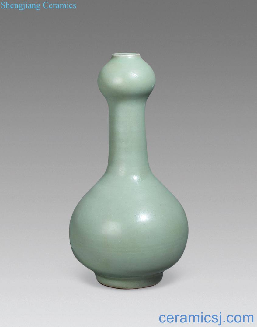 Ming Longquan celadon garlic bottle