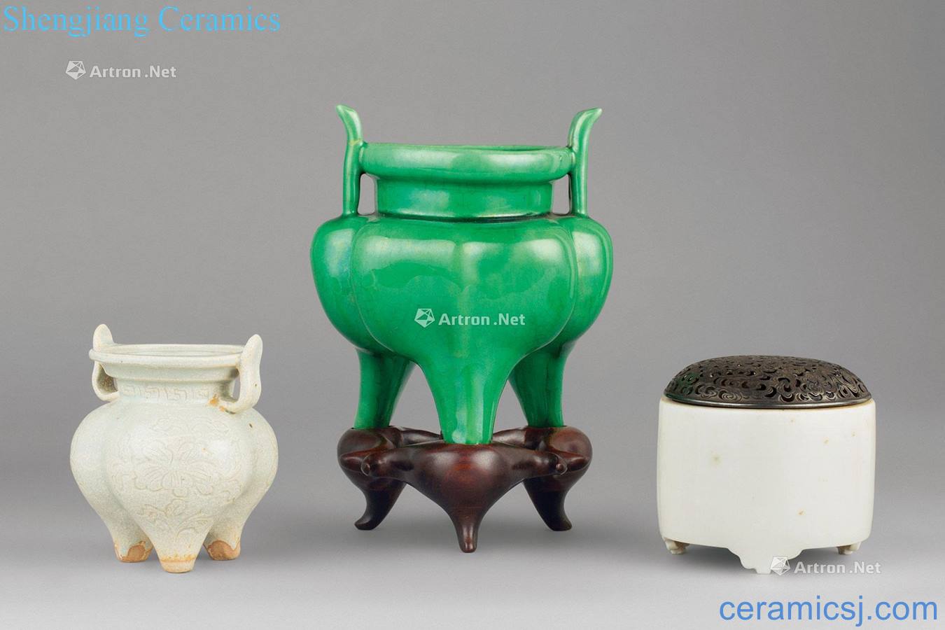 Yuan - qing shadow green incense burner with three legs Green glaze ears three-legged censer White porcelain three-legged censer three (group a)