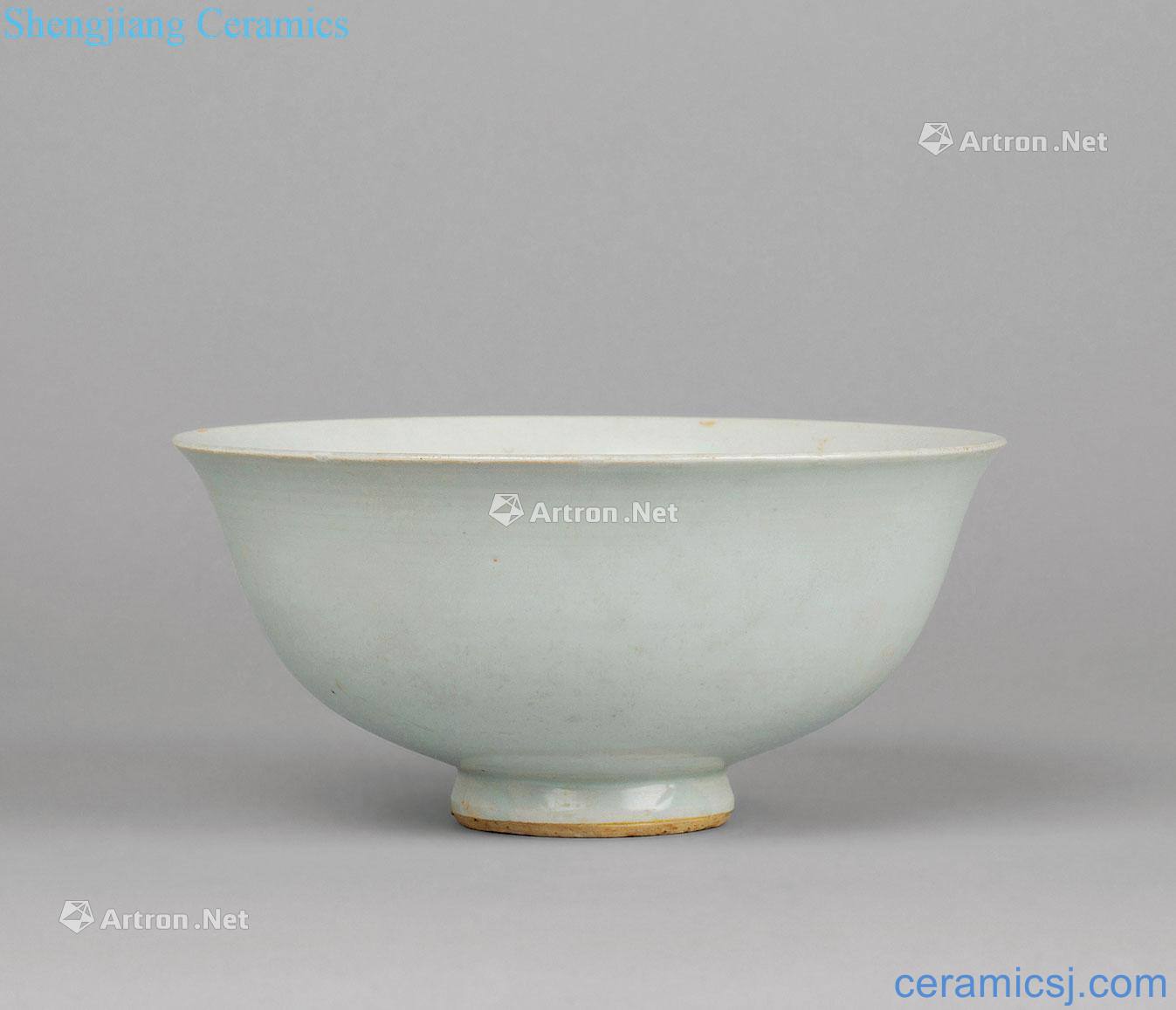 The yuan dynasty Pivot government kiln carved dragon bowl