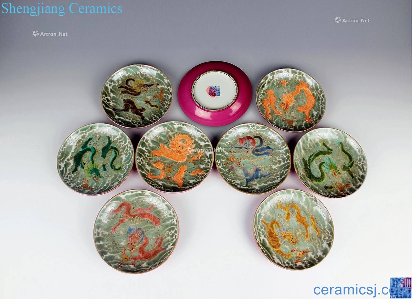 Qing qianlong pastel sea dragon disc in the carmine (group a)