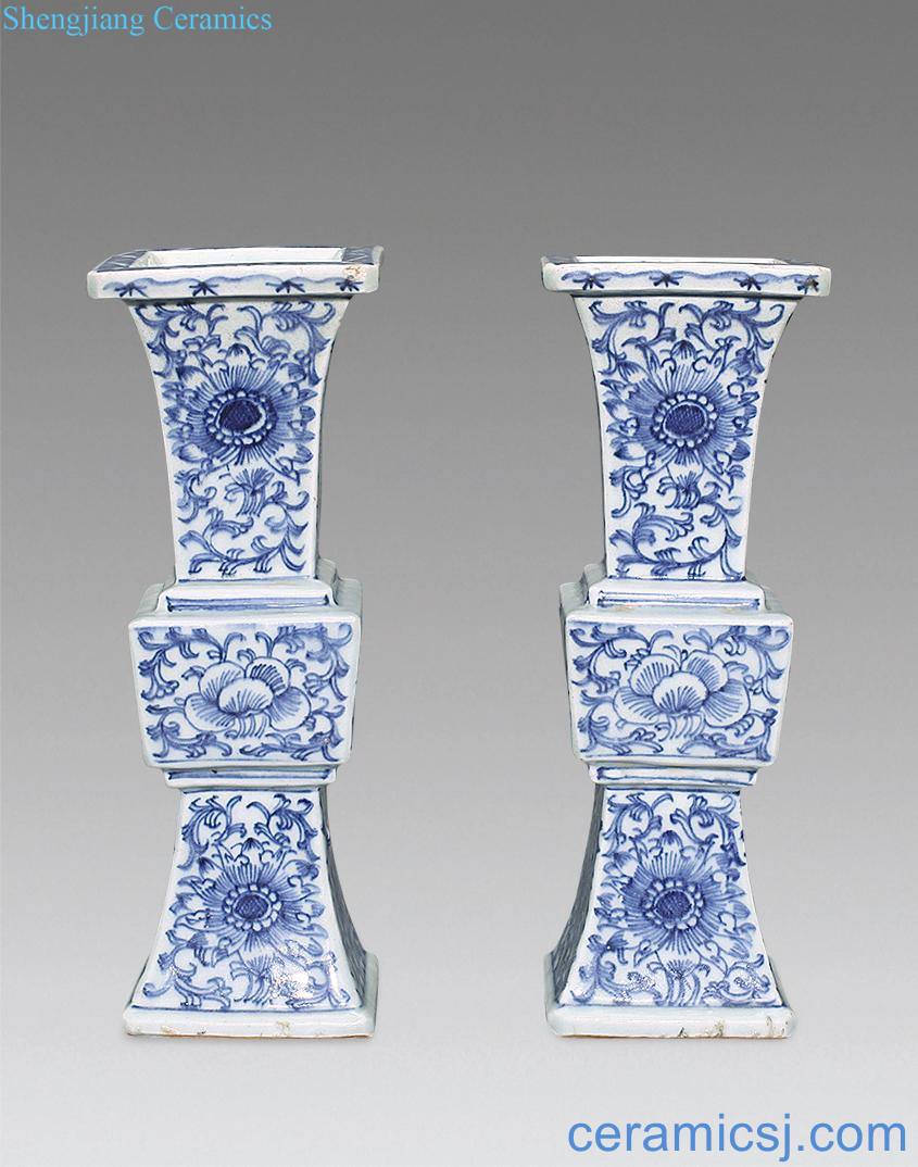 Qing dynasty blue and white flower vase with (a)