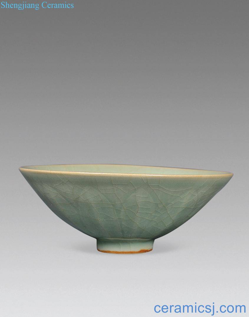 Ming Green glaze lotus-shaped bowl