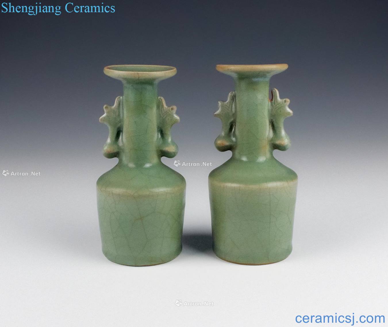 The southern song dynasty Longquan celadon plum green glaze vase with a double phoenix