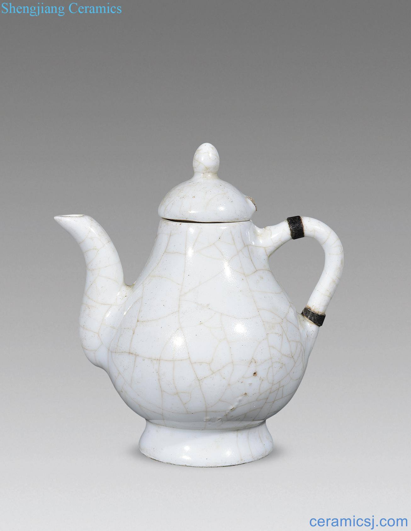 Ming White glazed pear-shaped pot