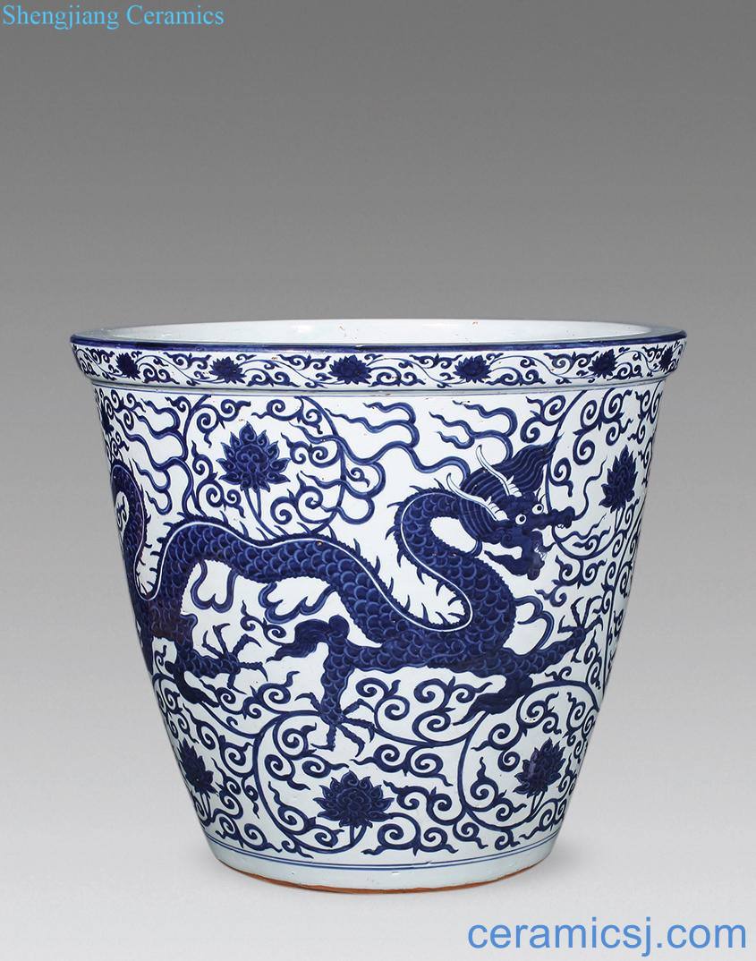 In the late Ming Blue and white dragon cylinder