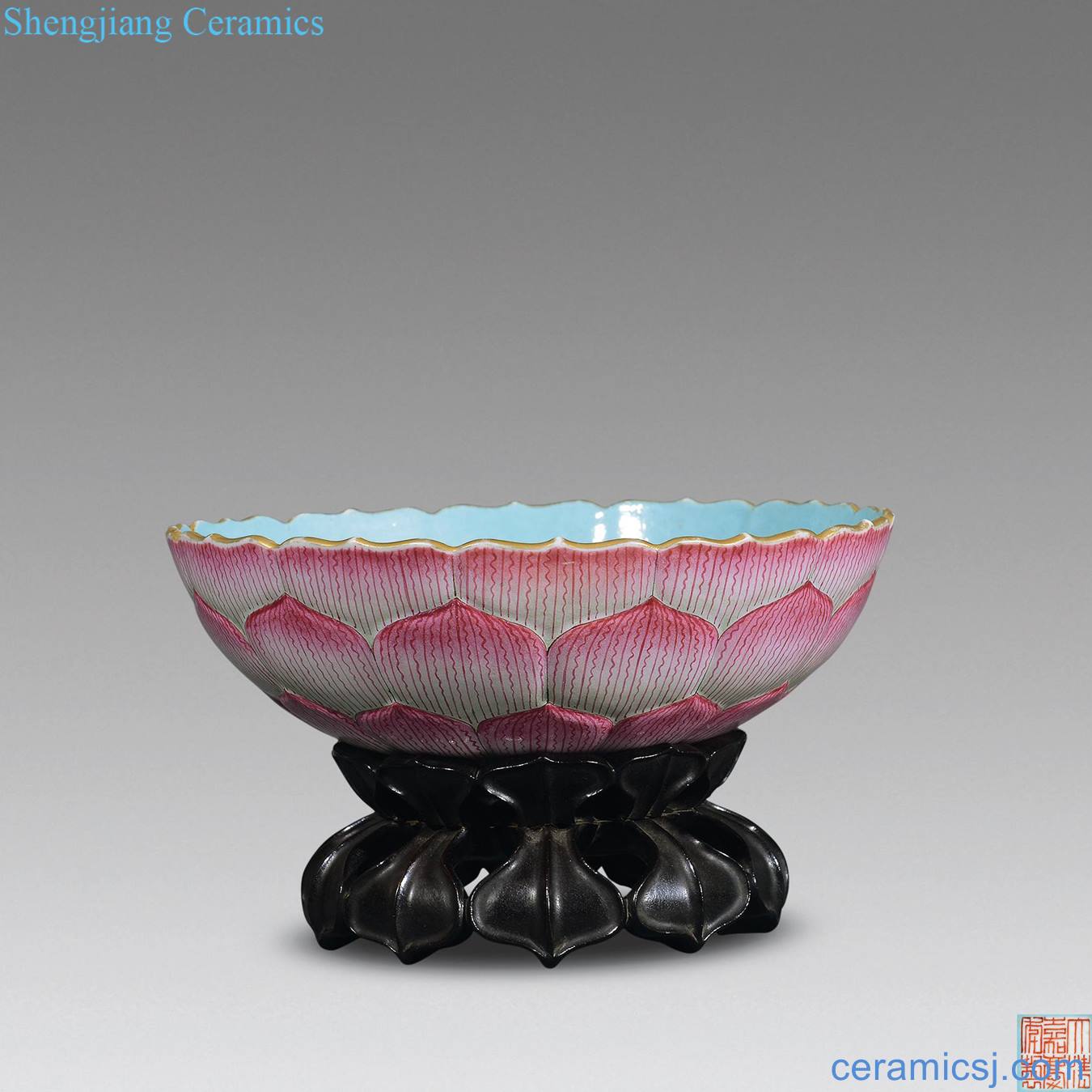 Qing jiaqing pastel lotus-shaped bowl
