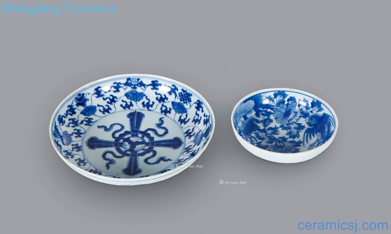 Qing dynasty blue-and-white dish (two)