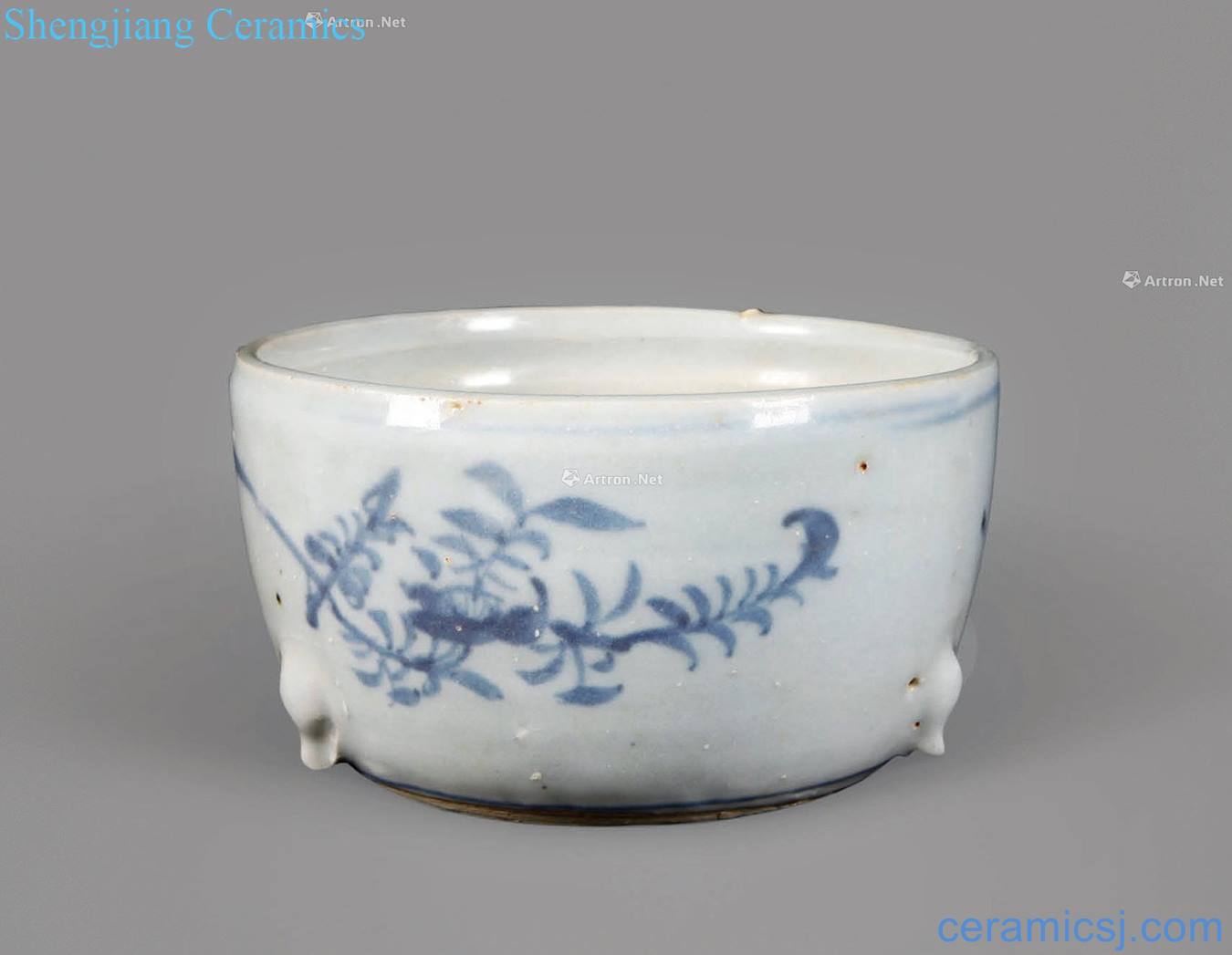 Ming Blue and white flower furnace with three legs