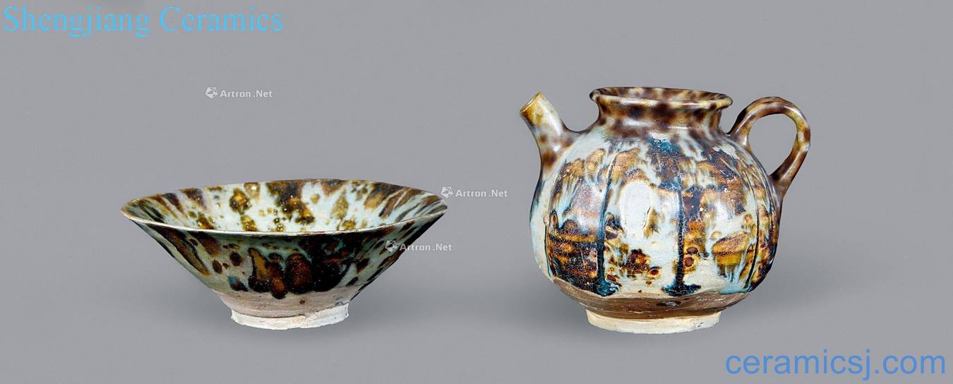 The song dynasty jizhou kiln hawksbill tea spot ewer, (a)