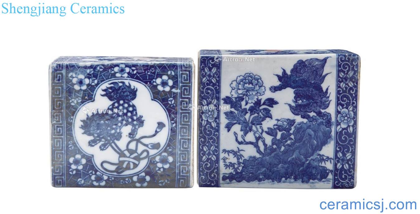 The late Ming dynasty Blue and white porcelain hand pillow