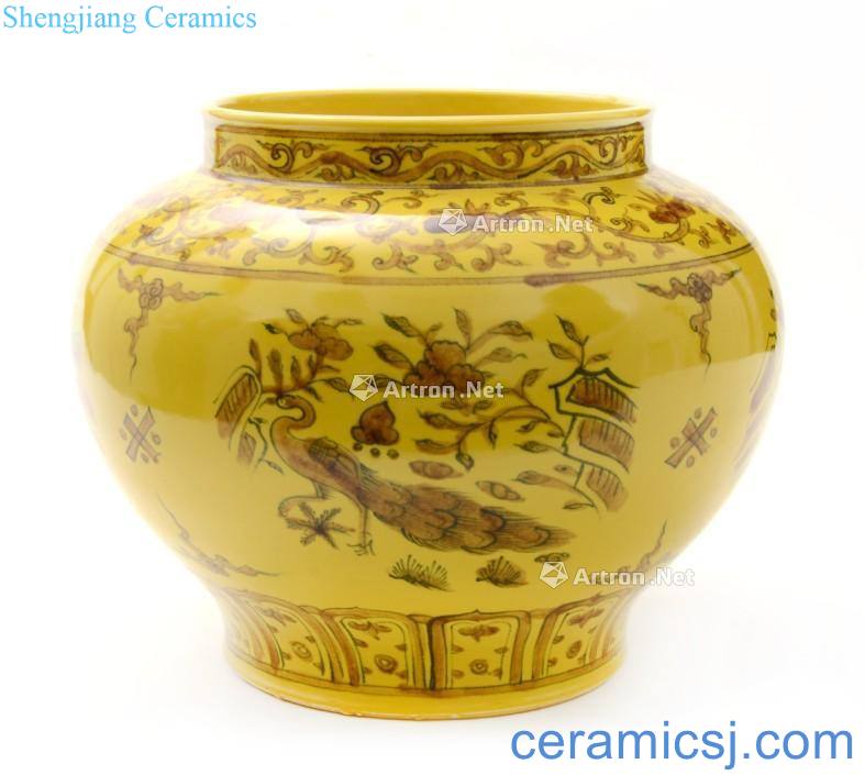 jiajing Yellow glaze and purple peacock grain big pot