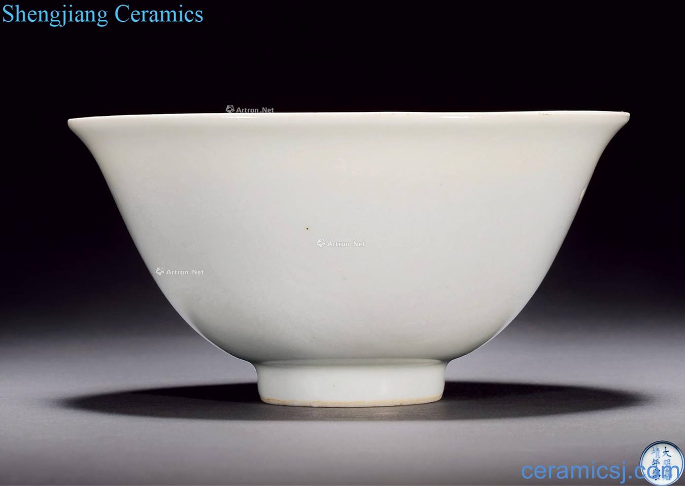 Ming jiajing White glazed dark carved lotus pattern bowl