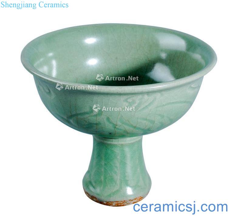 The song dynasty Longquan celadon hand-cut plum green footed bowl