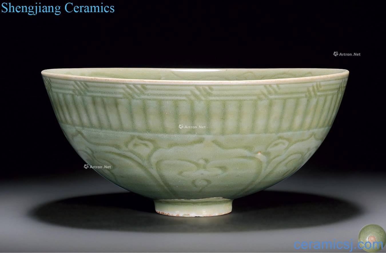 Ming Longquan celadon dew tire chrysanthemum comes big bowl