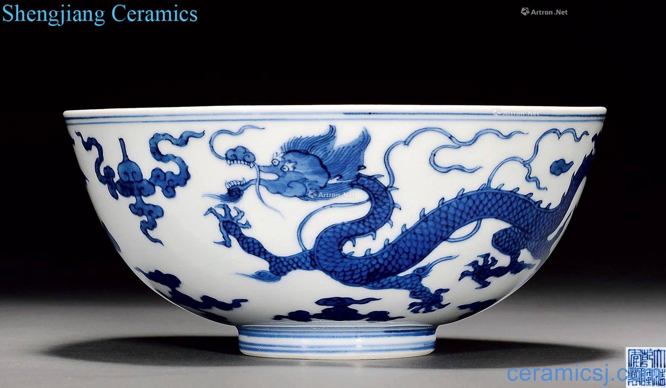 Qing qianlong Blue and white dragon bowl