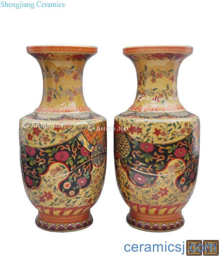 In the qing dynasty Japan's colorful paint dish buccal bottle